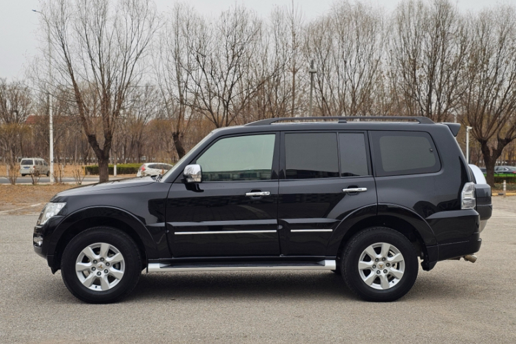 三菱 帕杰罗(进口) 2016款 3.0L 自动尊贵版 国V车身外观6001