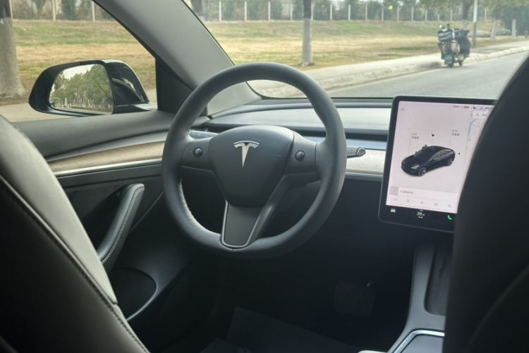 特斯拉 Model 3 2021款 标准续航后驱升级版中控内饰7010