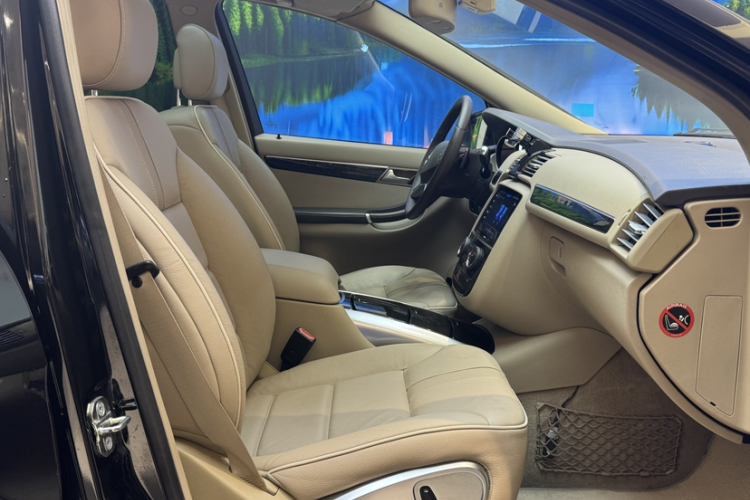 奔驰R级 2017款 R 320 4MATIC 商务型臻藏版局部细节41