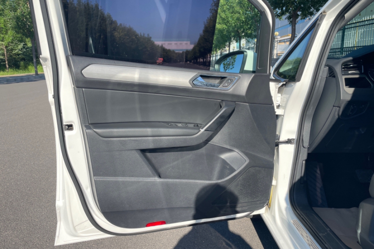 大众 2018款 途安L 280TSI DSG舒适版 7座 国VI中控内饰7001