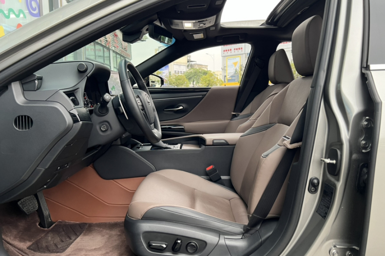 雷克萨斯ES 2022款 200 卓越版中控内饰7001