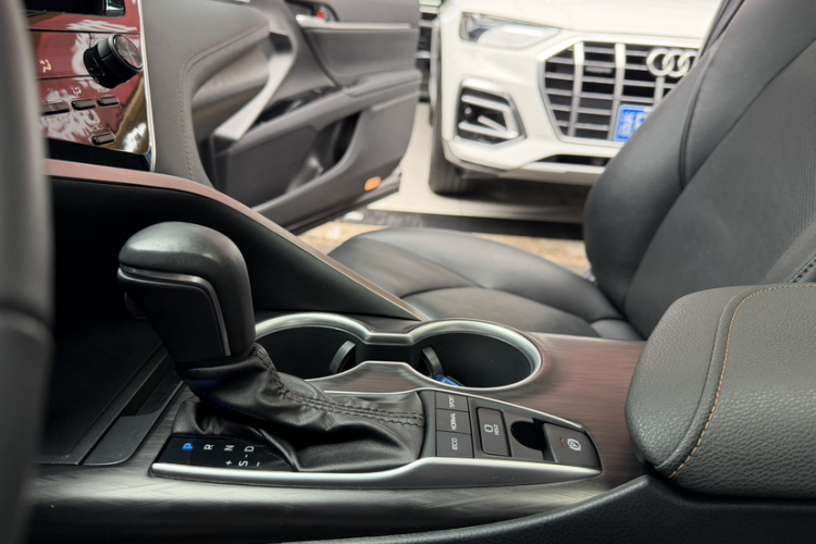 丰田 凯美瑞 2023款 2.5G 豪华版局部细节18