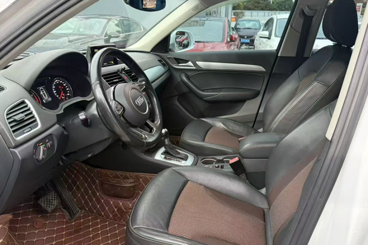 奥迪Q3 2017款 35 TFSI 时尚型中控内饰7002