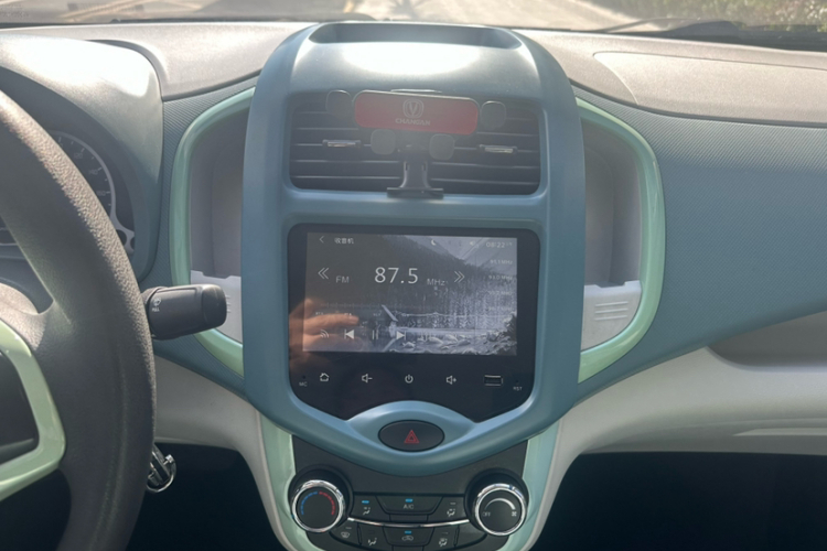 长安欧尚 奔奔E-Star 2021款 国民版 心悦版 磷酸铁锂（31.18kWh）中控内饰7001