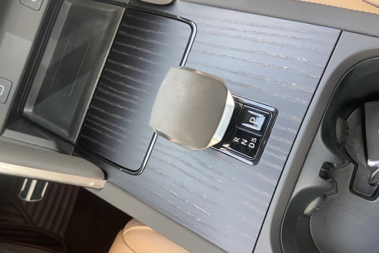 路虎 发现运动版 2024款 豪华定制版车身外观6007