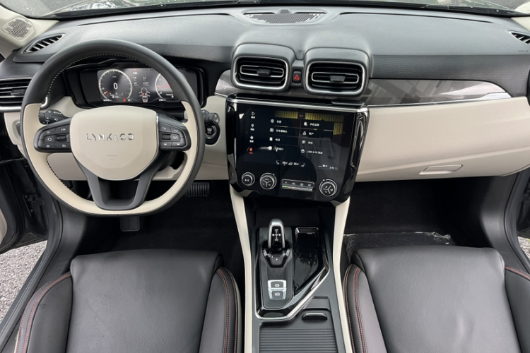 领克02 2019款 1.5T DCT两驱耀版 国VI中控内饰7001