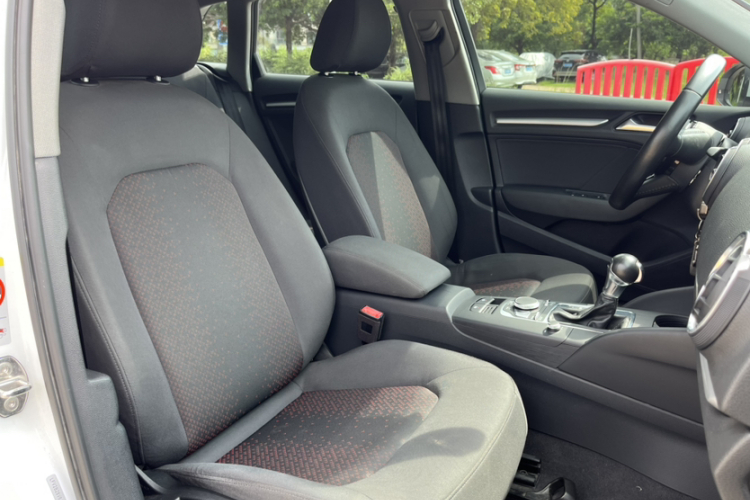 奥迪A3 2018款 30周年年型 Sportback 35 TFSI 进取型局部细节41