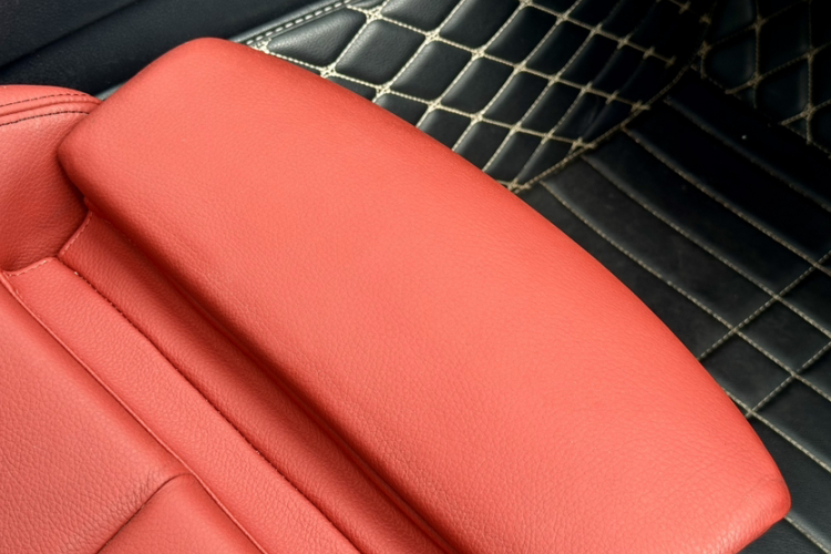 宝马3系 2019款 320i M运动曜夜版局部细节9008