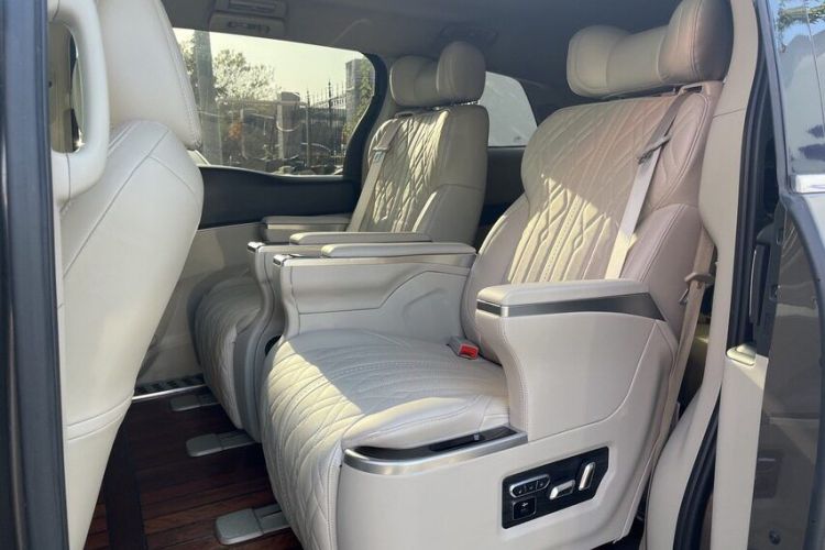 别克GL8 2017款 25S 豪华型 国V中控内饰7008