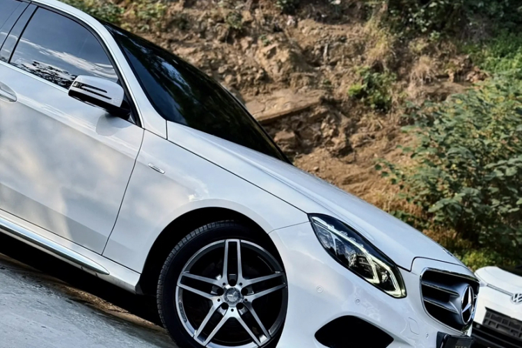 奔驰E级 2015款 E 320 L 运动型车身外观6010