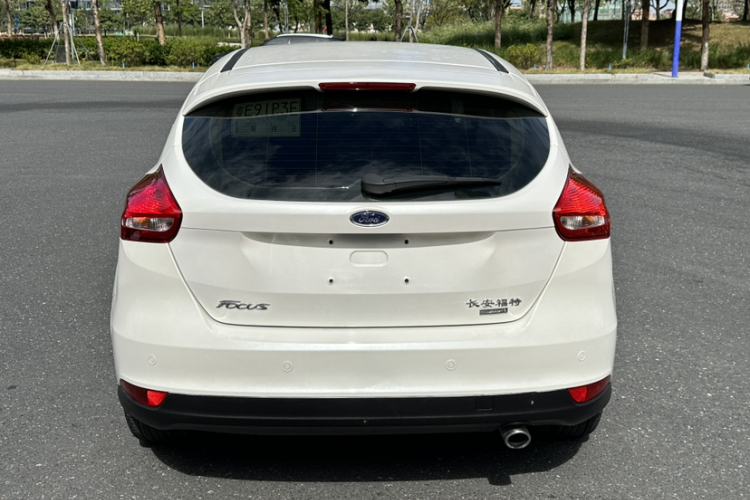 福特 福克斯 2015款 两厢 EcoBoost 180 自动精英型车身外观6008