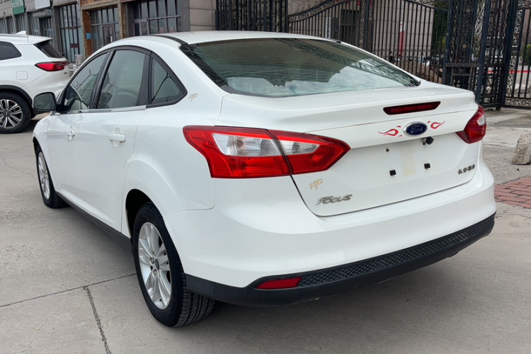 福特 福克斯 2012款 三厢 1.6L 自动舒适型车身外观6006