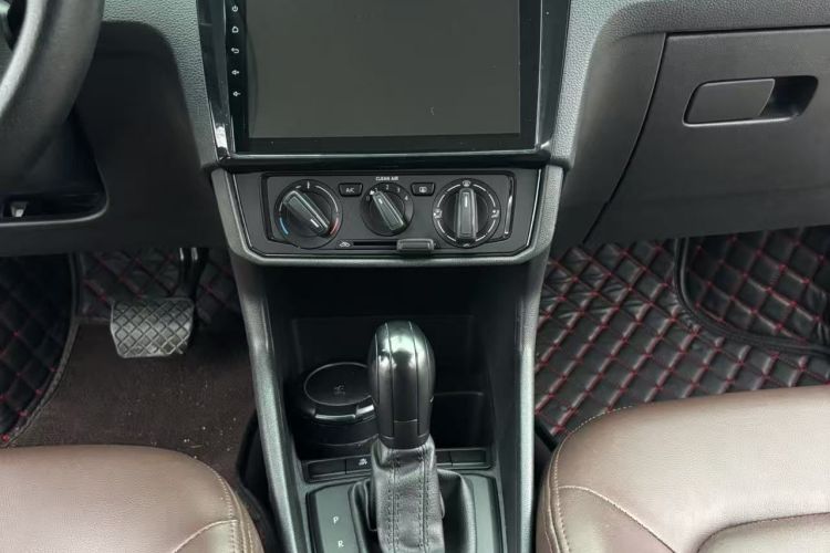 大众 桑塔纳 2021款 1.5L 自动风尚版中控内饰7003