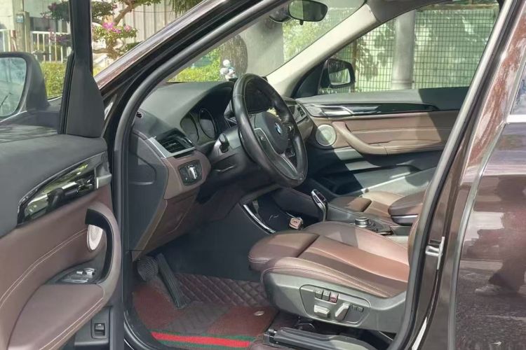 宝马X1 2021款 sDrive20Li 尊享型中控内饰7002