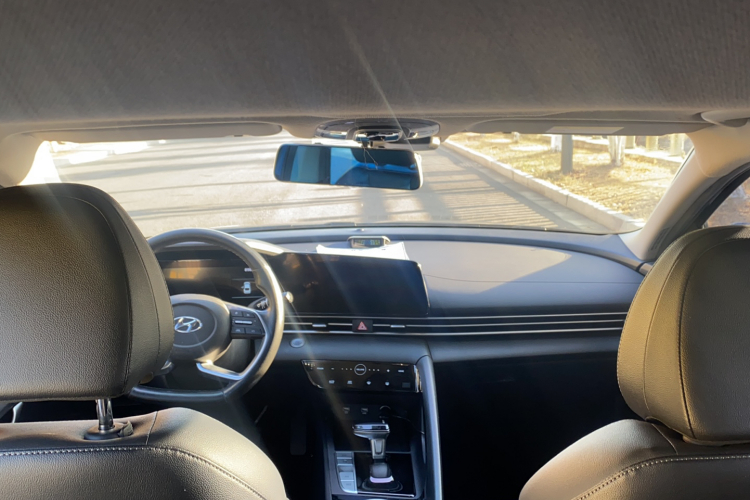 现代 伊兰特 2021款 1.5L CVT LUX尊贵版中控内饰7003