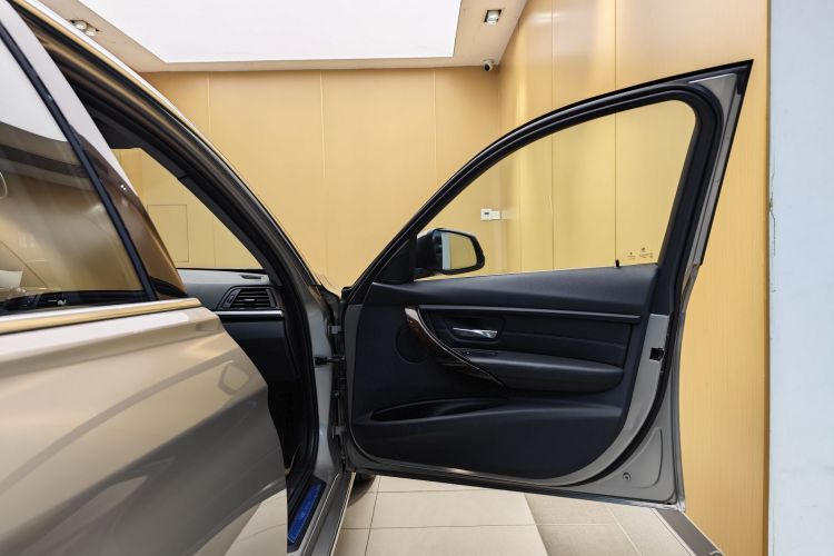 宝马3系 2014款 320Li 豪华设计套装局部细节9005