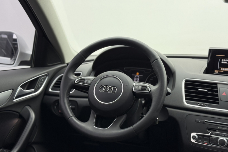 奥迪Q3 2018款 30周年年型 30 TFSI 时尚型中控内饰7002