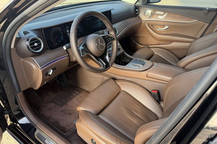 奔驰E级新能源 2022款 改款 E 350 e L 插电式混合动力轿车中控内饰7001