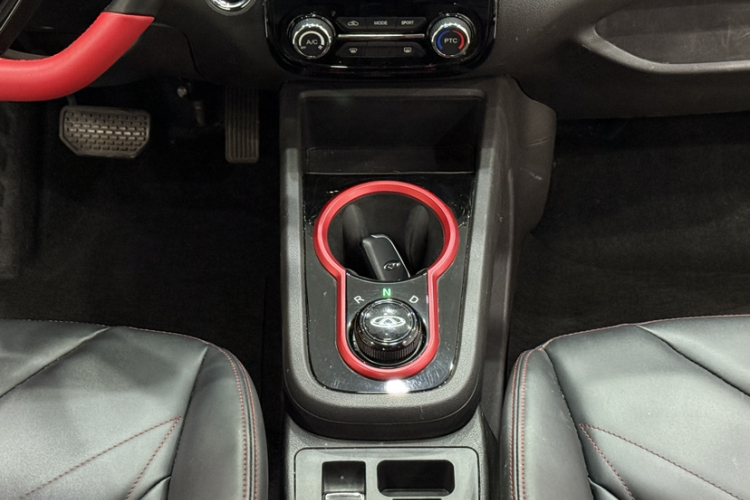 奇瑞 小蚂蚁 2022款 甜粉款 半糖版 磷酸铁锂 29.2kWh 30kW 301km局部细节18