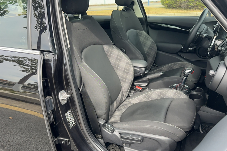 MINI 2016款 2.0T COOPER S 五门版局部细节41