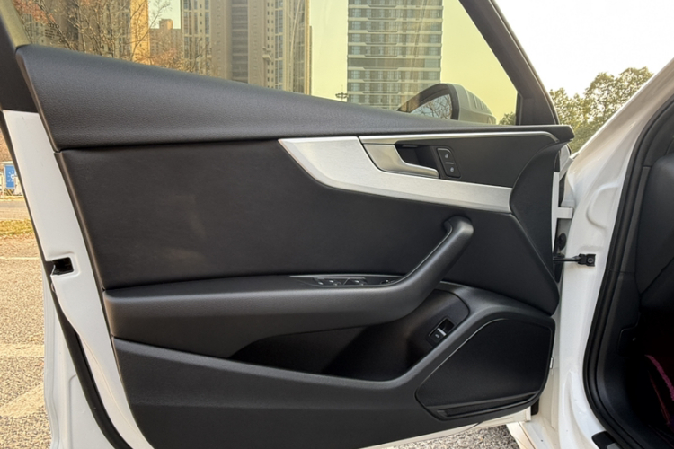 奥迪A4L 2022款 40 TFSI 时尚动感型中控内饰7002