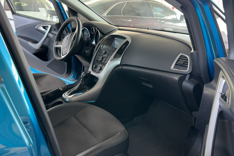 别克 英朗 2014款 XT 1.6L 自动时尚版中控内饰7007