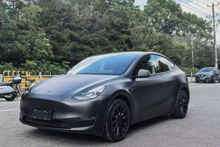 特斯拉 Model Y 2021款 长续航全轮驱动版 3D7车身外观1