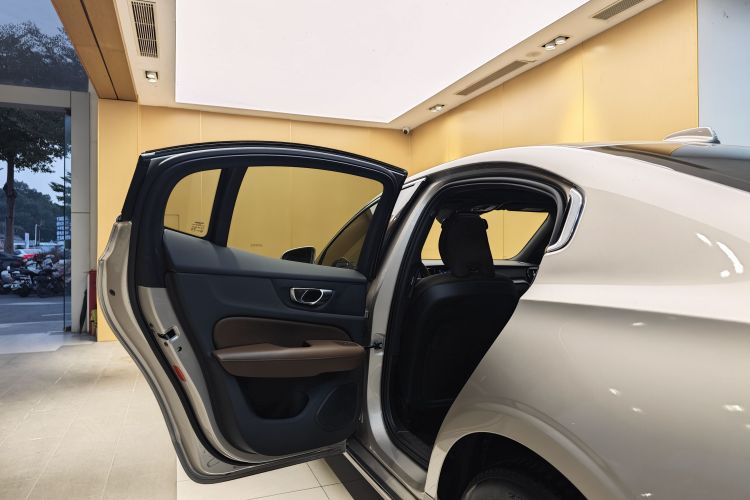 沃尔沃S60 2024款 B4 智逸豪华版车身外观6008