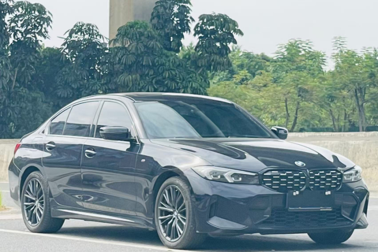 宝马3系 2024款 325i M运动曜夜套装车身外观6006