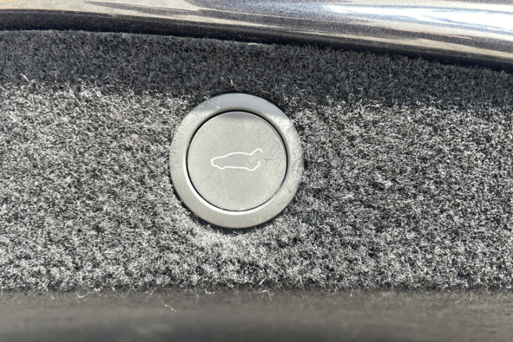 特斯拉 Model 3 2023款 长续航全轮驱动版中控内饰7006