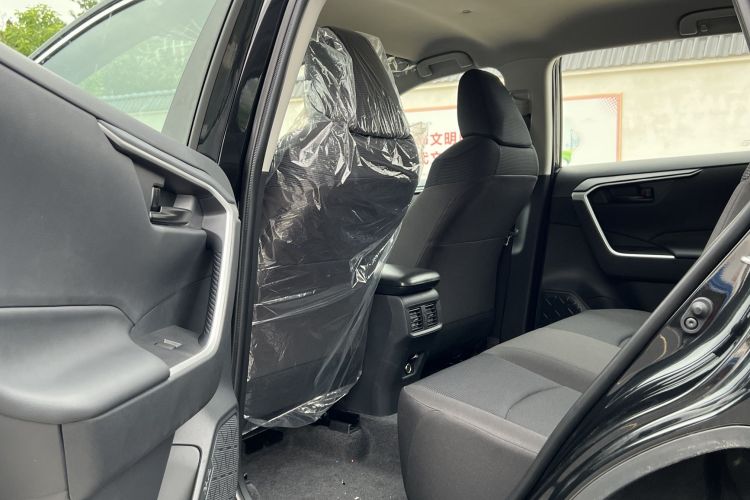 丰田 RAV4荣放 2024款 2.0L CVT两驱都市版中控内饰7003
