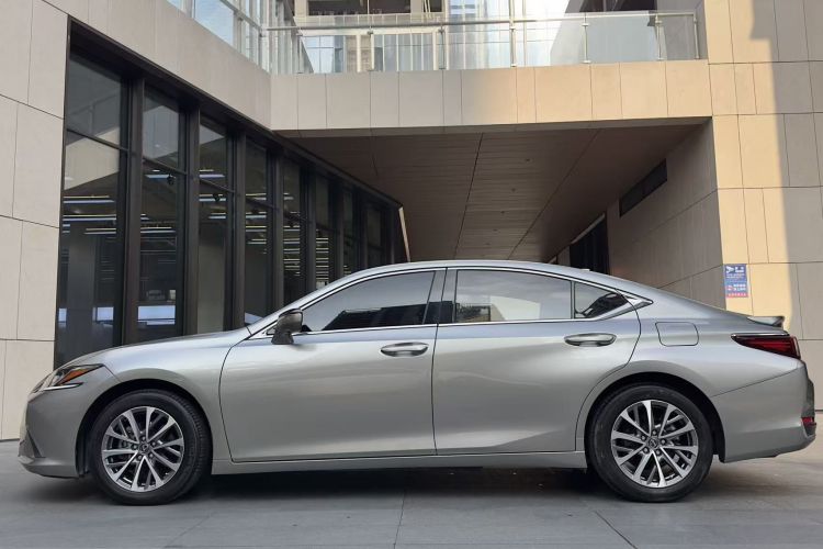 雷克萨斯ES 2022款 300h 卓越版车身外观6003