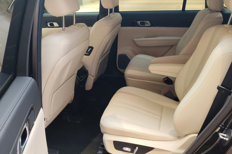 理想汽车 理想ONE 2020款 增程6座版中控内饰7001