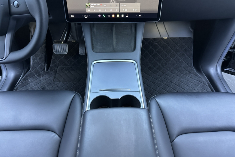 特斯拉 Model Y 2022款 后轮驱动版中控内饰7007