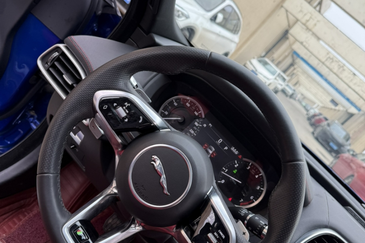 捷豹XEL 2020款 2.0T 200PS R-DYNAMIC S进取运动版中控内饰7008