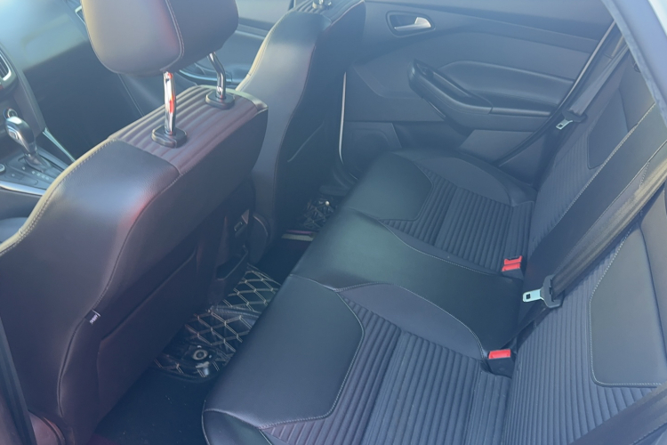 福特 福克斯 2020款 两厢经典 1.5L 自动风尚型中控内饰7002