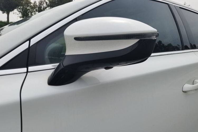 比亚迪 唐 2018款 2.0T 自动智联尊荣型 7座 国V局部细节9001