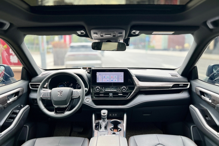 丰田 皇冠陆放 2024款 2.5L HEV四驱豪华版中控内饰7002