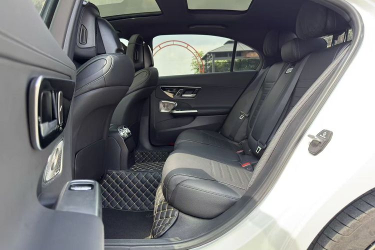 奔驰C级 2024款 C 260 L 皓夜运动版中控内饰7001