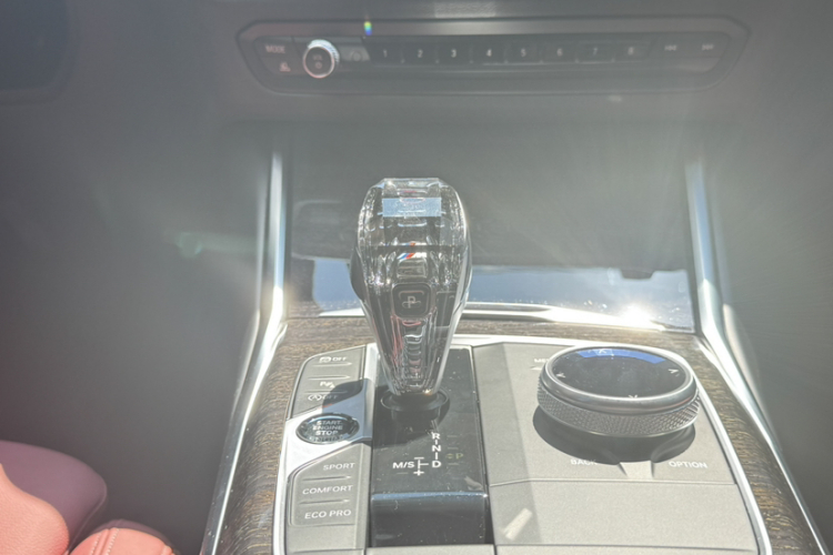 宝马3系 2022款 325Li M运动套装中控内饰7005