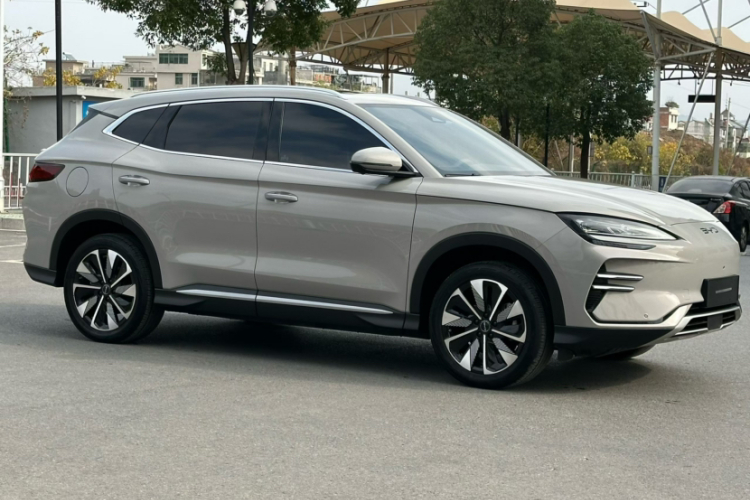 比亚迪 宋PLUS新能源 2025款 EV 智驾版 520km 豪华型车身外观6006