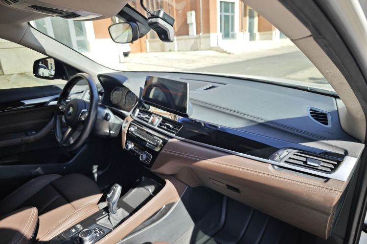 宝马X2 2023款 sDrive25i M运动曜夜版中控内饰7010