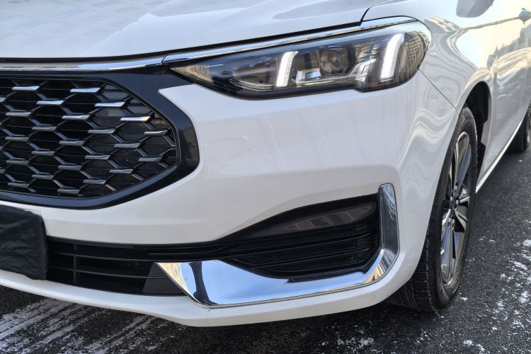 福特 福睿斯 2021款 1.5L 自动钻石版局部细节9006