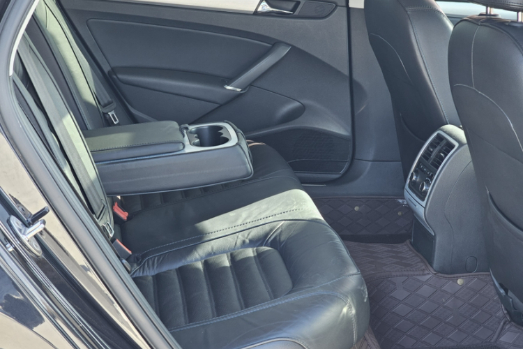 大众 帕萨特 2015款 1.8TSI DSG御尊版中控内饰7002