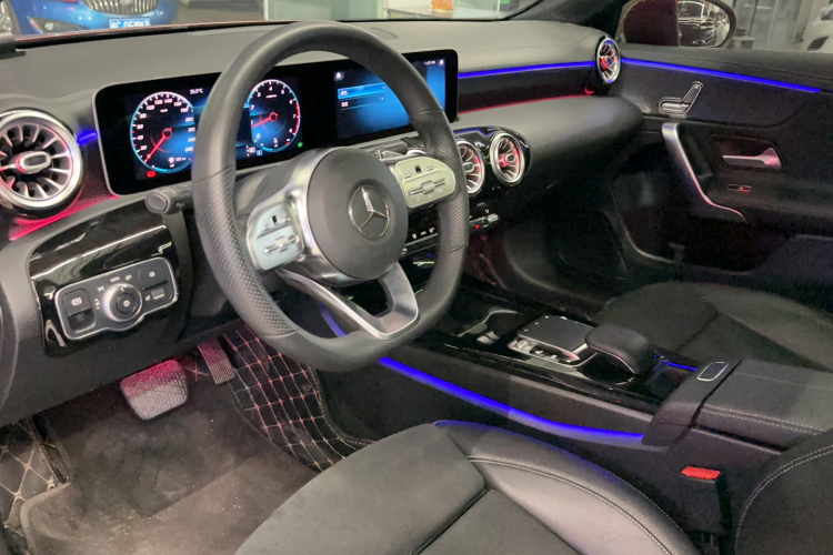 奔驰A级 2020款 A 200 L 运动轿车局部细节9012