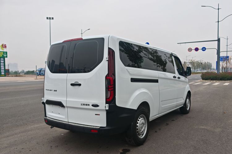 福特 全顺 2023款 2.0T柴油手动多功能商用车中轴低顶5/6座车身外观6005