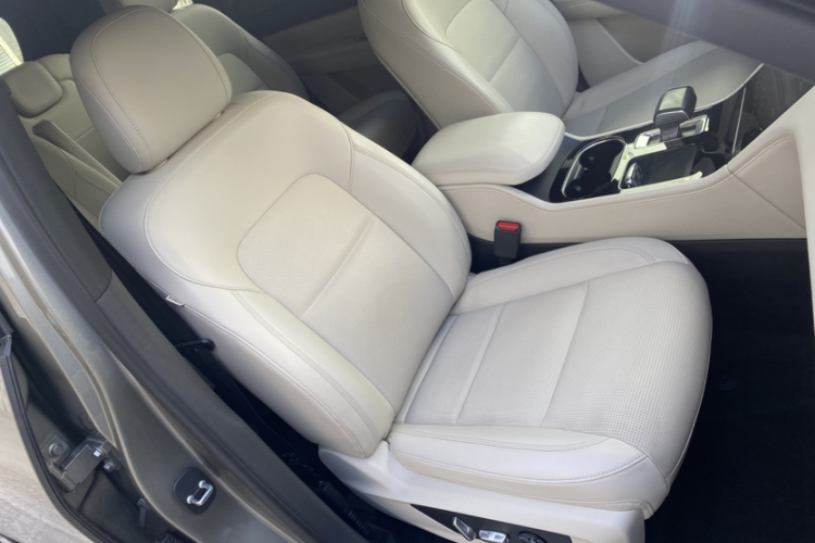 理想汽车 理想ONE 2021款 增程6座版局部细节41