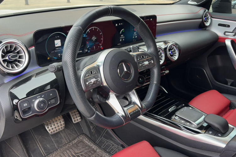 奔驰A级AMG 2023款 AMG A 35 L 4MATIC中控内饰7003