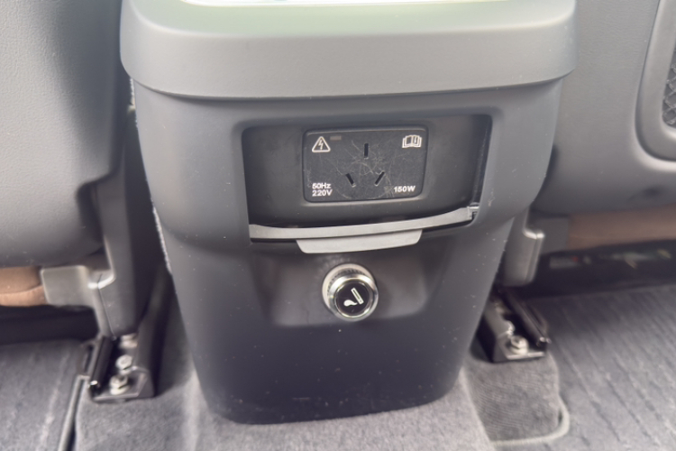 沃尔沃XC90 2018款 T6 智逸版 7座中控内饰7002