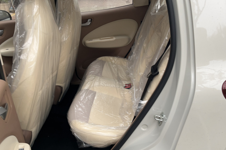 五菱汽车 宏光MINIEV 2025款 四门版 进阶款中控内饰7001